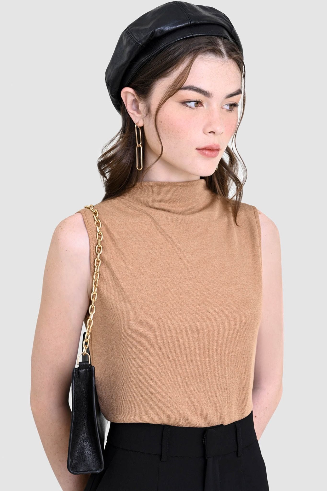  Áo thun sát nách cổ lọ 