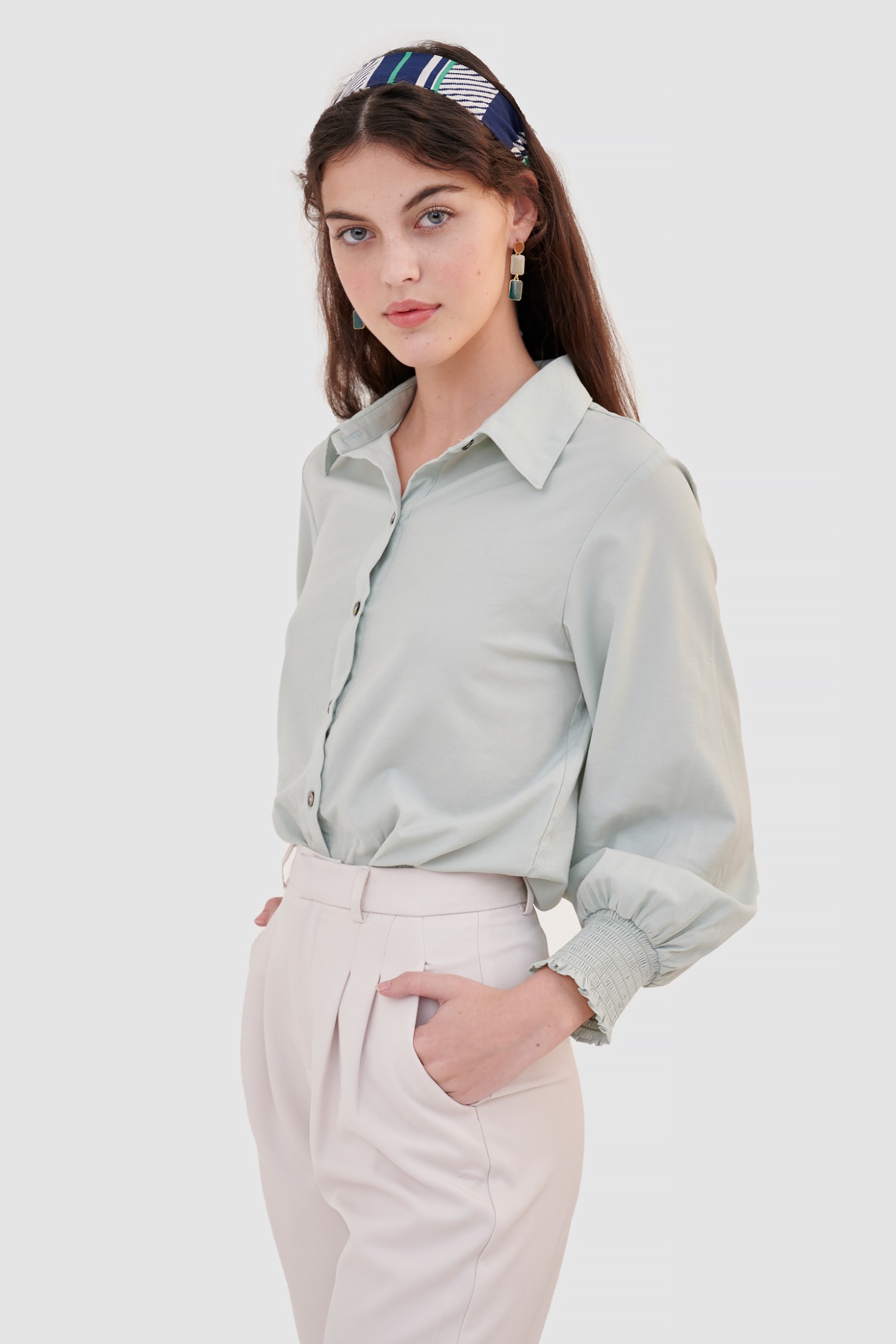 Quần short ngang gối nhấn ly