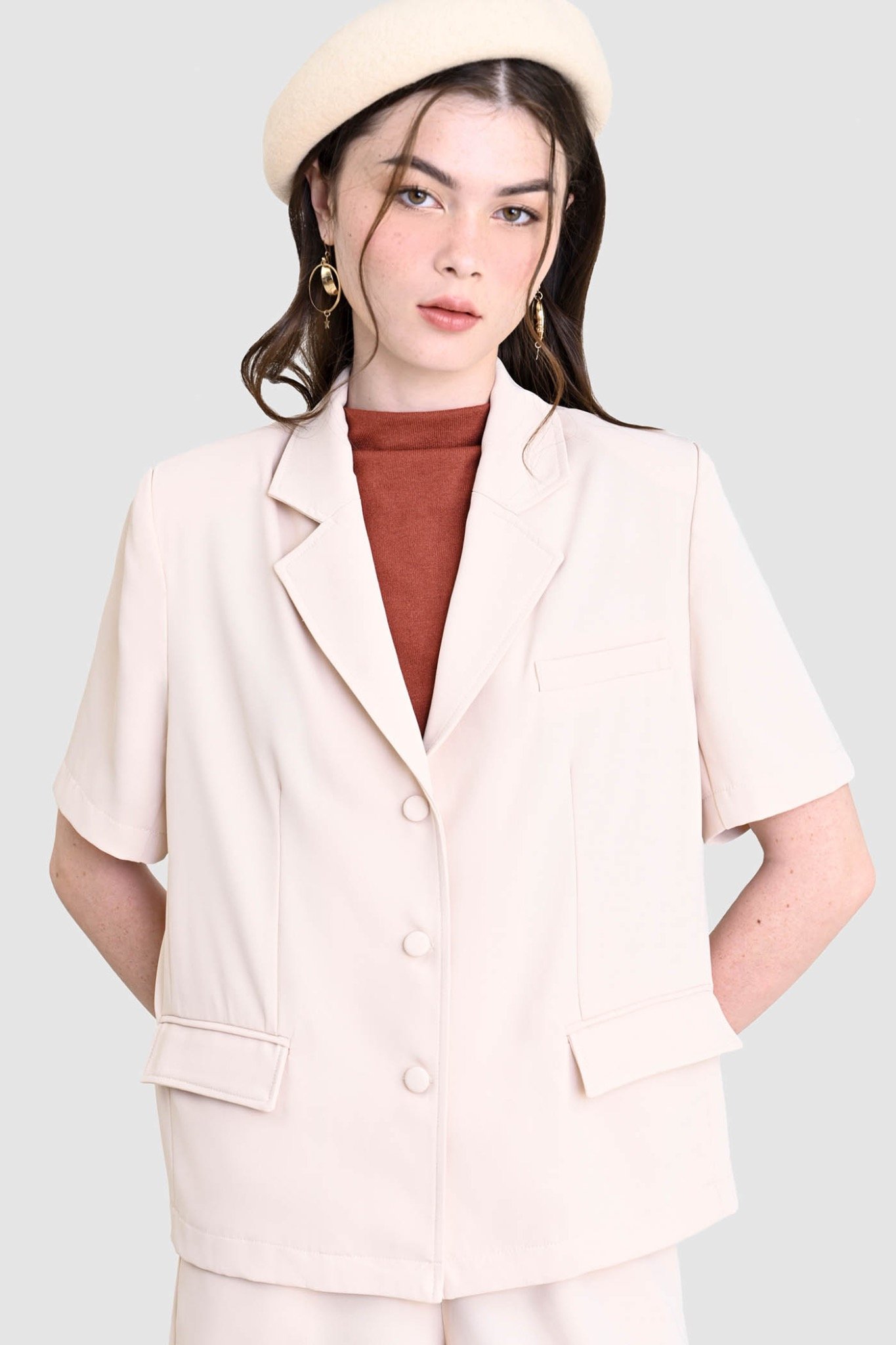 Áo blazer kiểu tay ngắn 3 nút trước