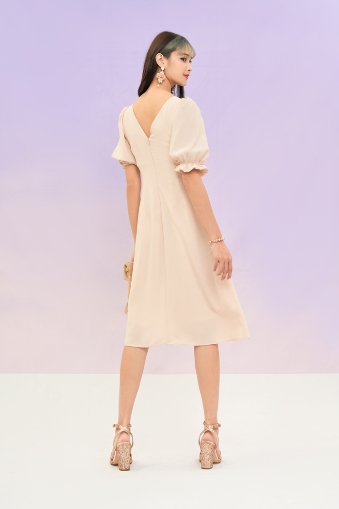 Đầm midi xoắn ngực nhấn tay