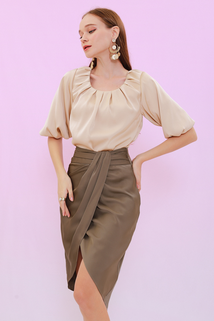 Áo cổ xếp tay phồng satin