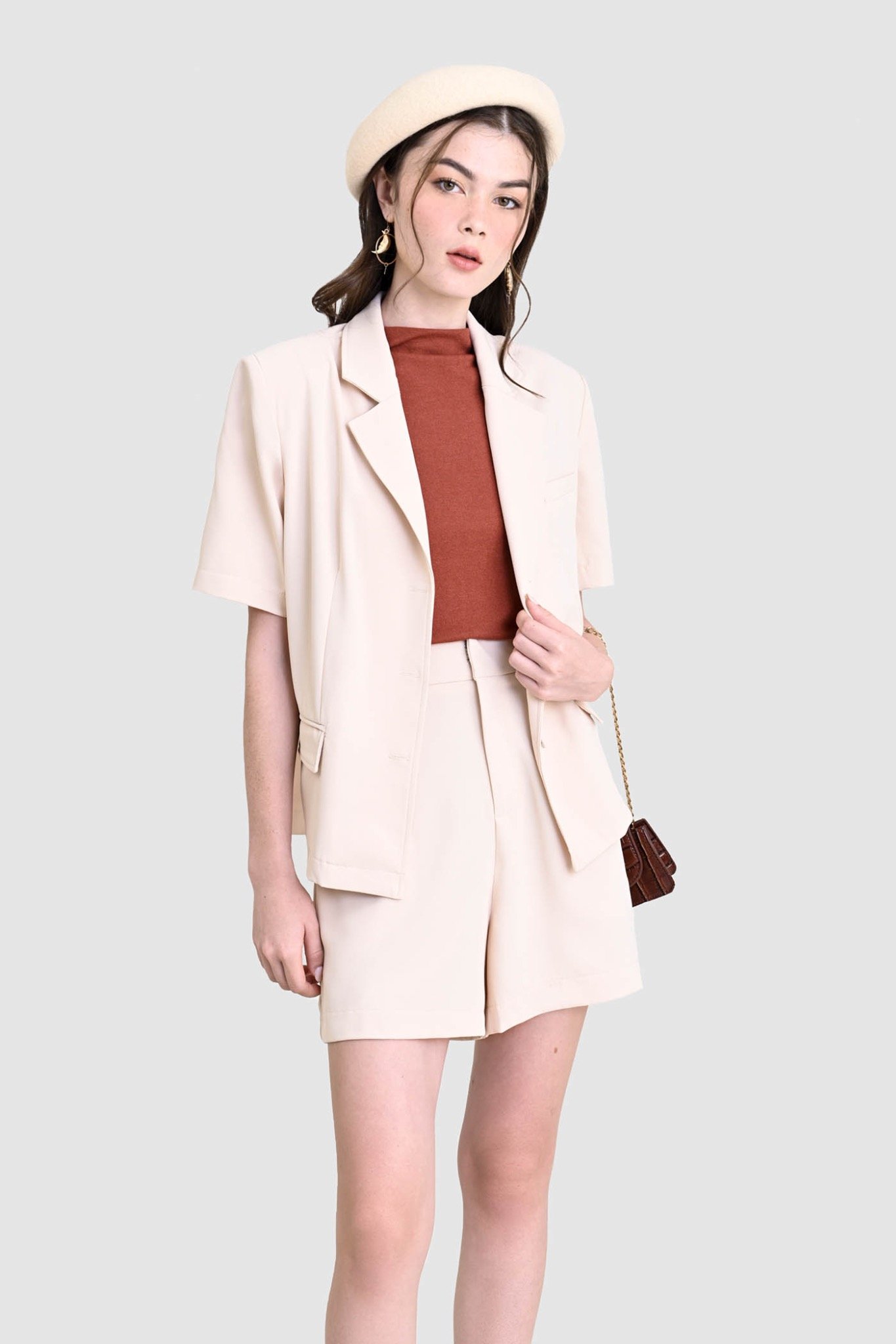 Áo blazer kiểu tay ngắn 3 nút trước