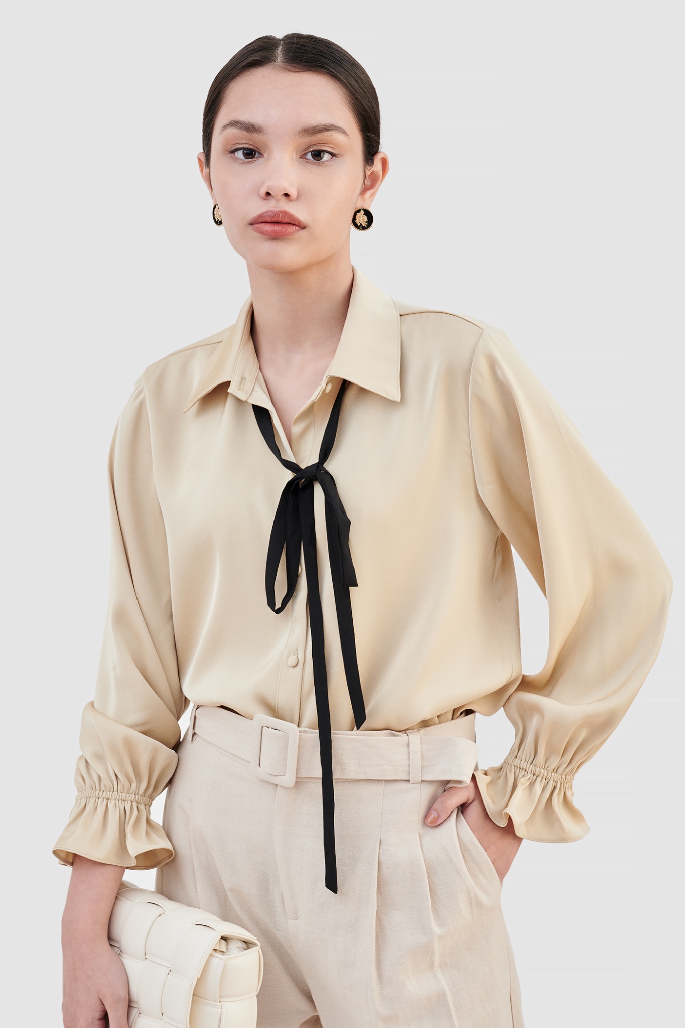 Áo sơ mi satin kèm dây nơ cổ