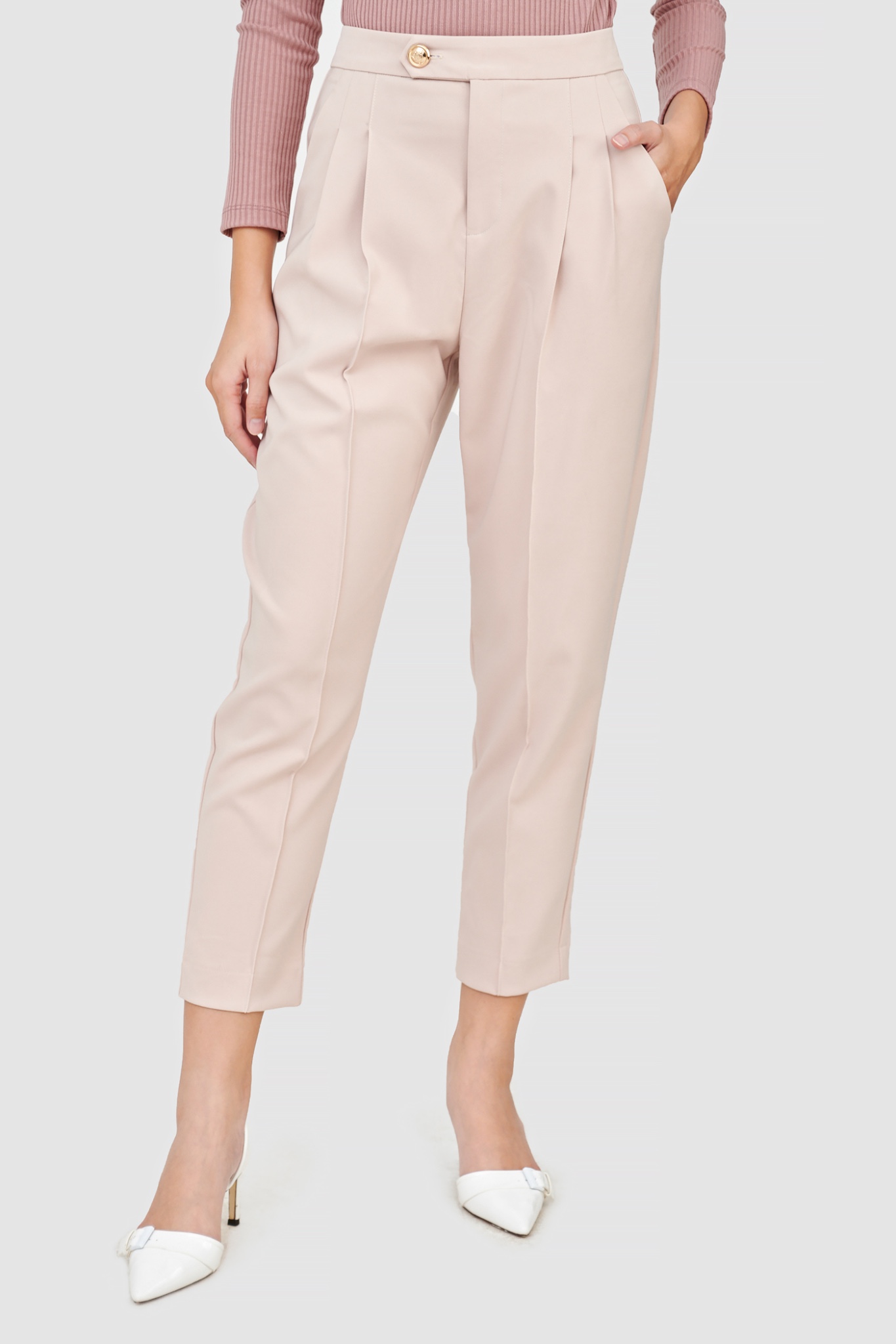 Quần form baggy nhấn nút diễu lai