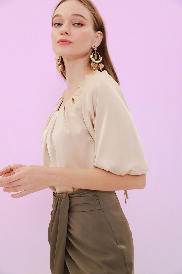 Áo cổ xếp tay phồng satin