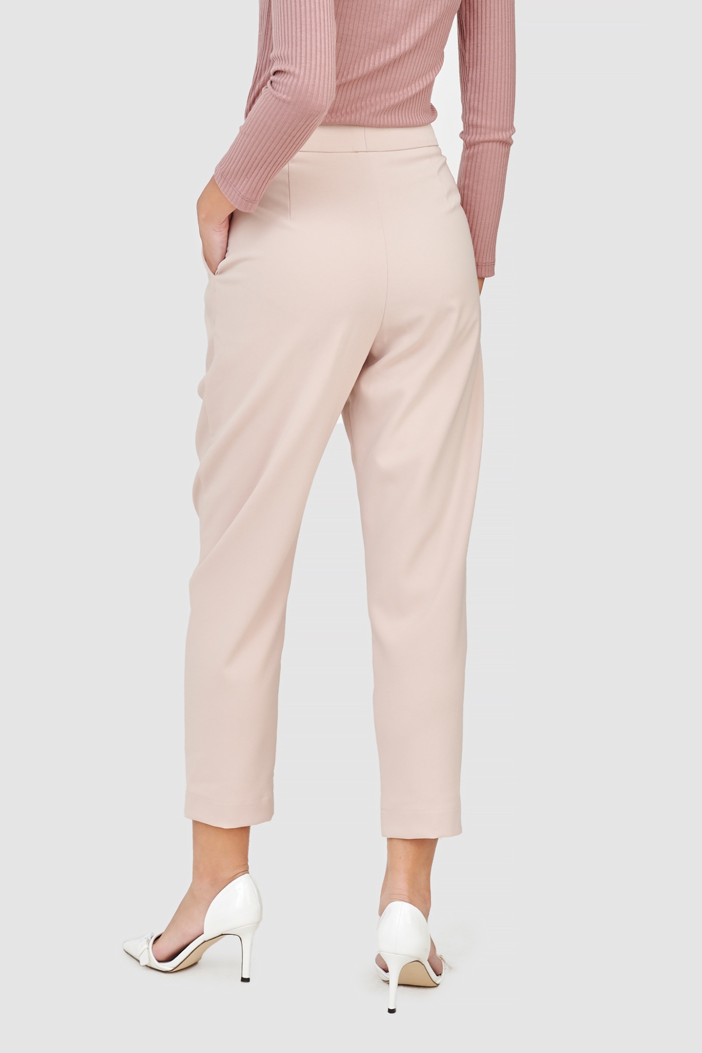 Quần form baggy nhấn nút diễu lai