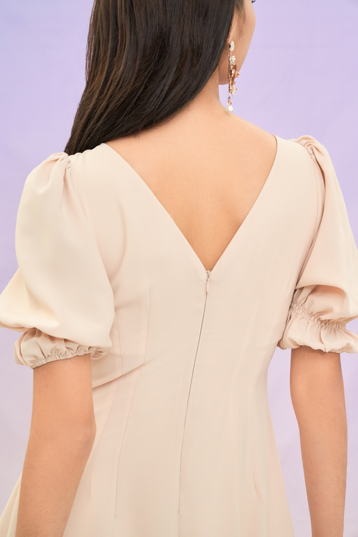 Đầm midi xoắn ngực nhấn tay