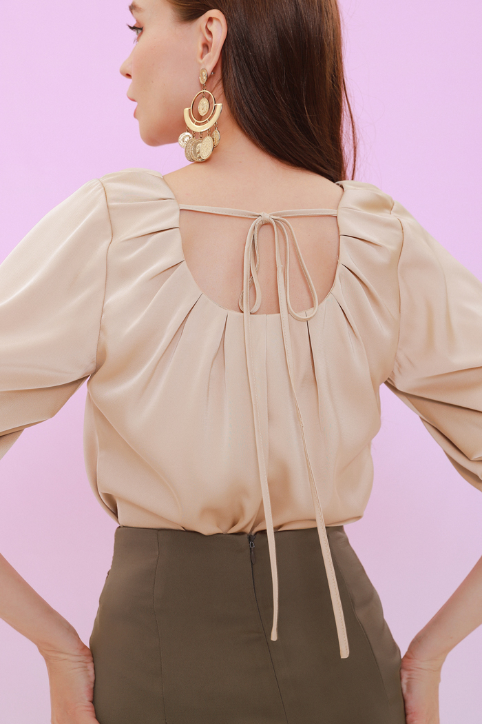 Áo cổ xếp tay phồng satin