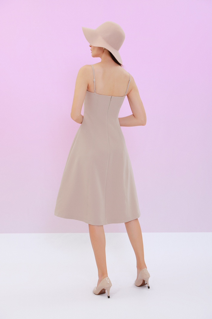 Đầm 2 dây midi nhấn ngực