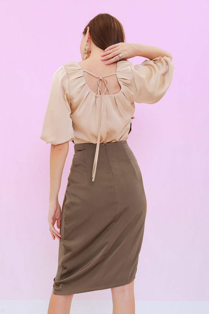 Áo cổ xếp tay phồng satin