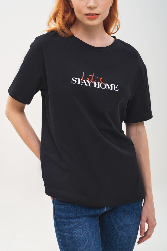 Áo thun relax graphic lets stay home