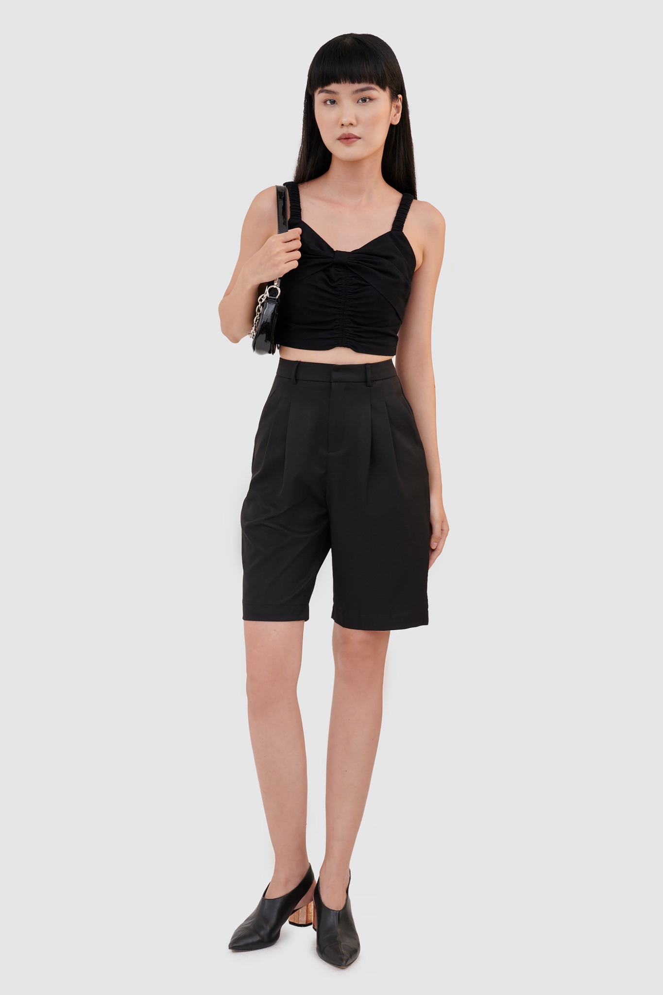 Quần short ngang gối nhấn ly