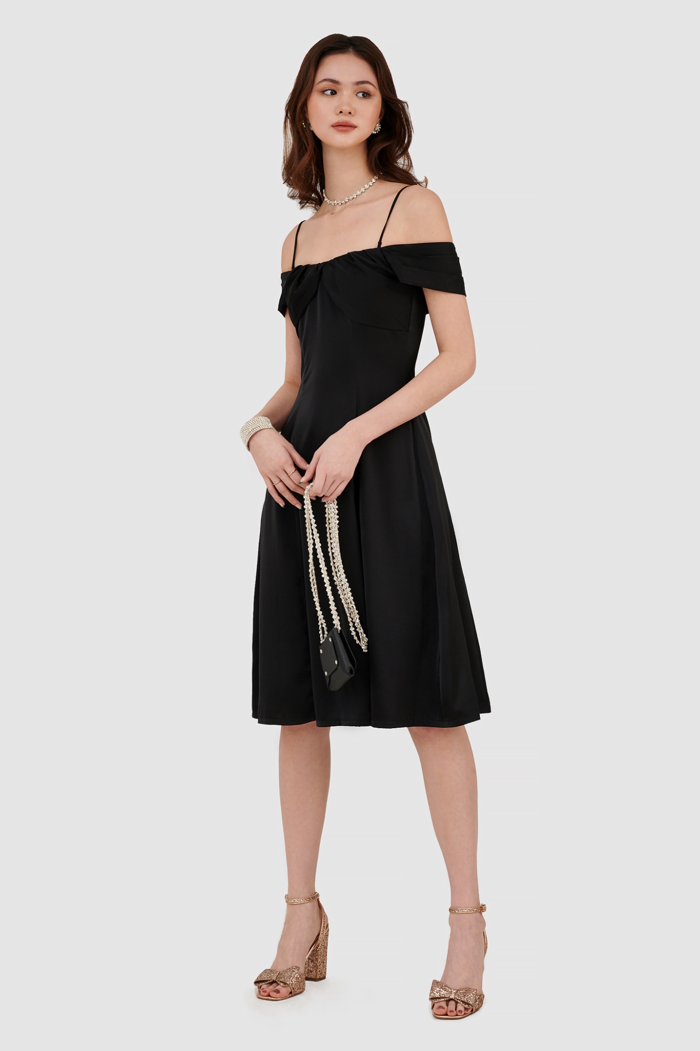 Đầm midi đắp ngực trễ vai