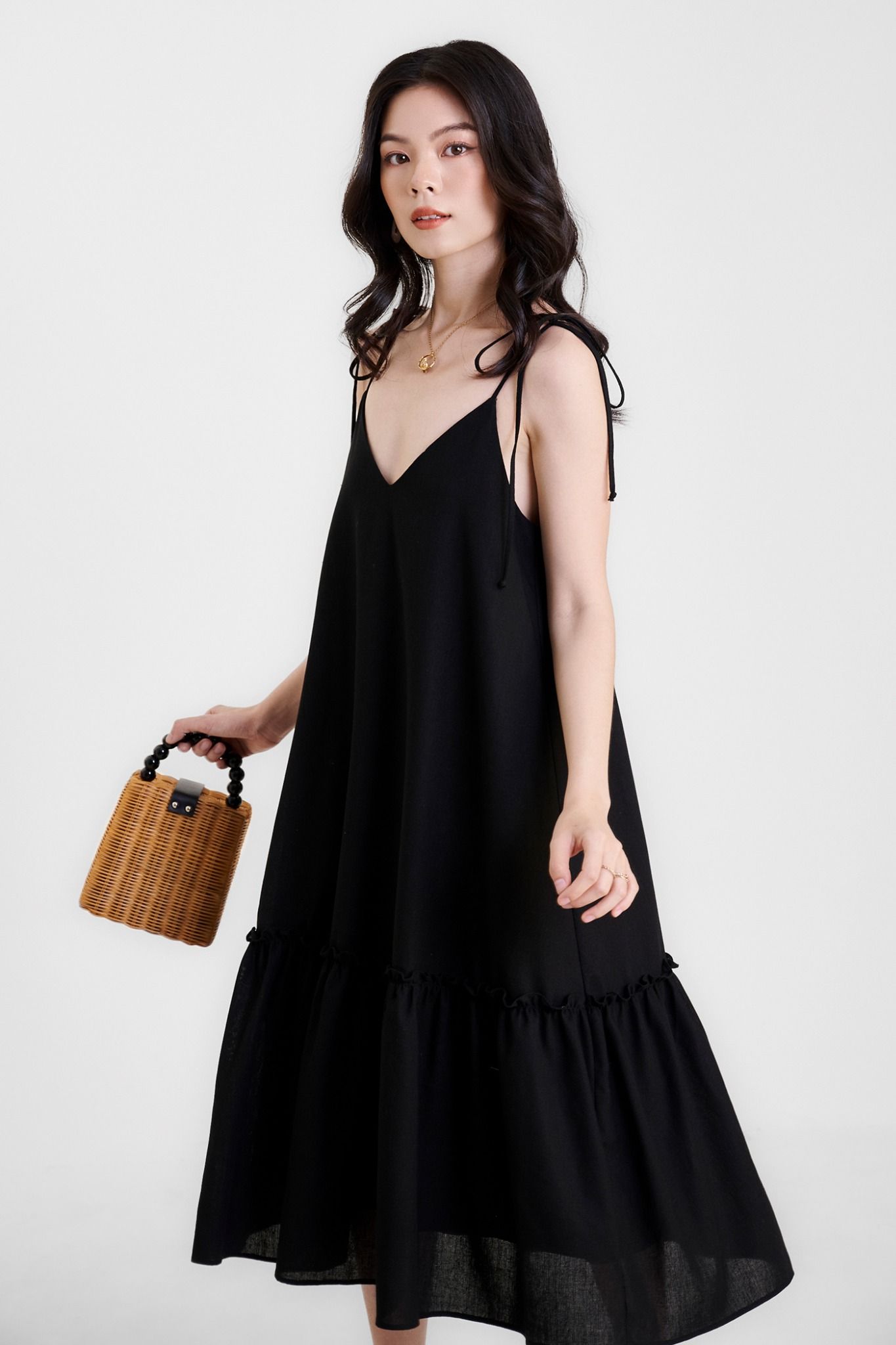  Đầm linen midi 2 dây xẻ V 