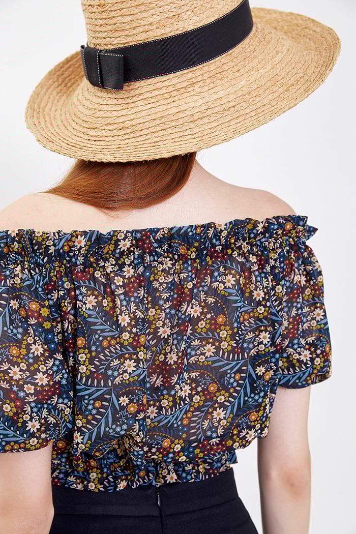 Áo croptop bẹt vai voan hoa