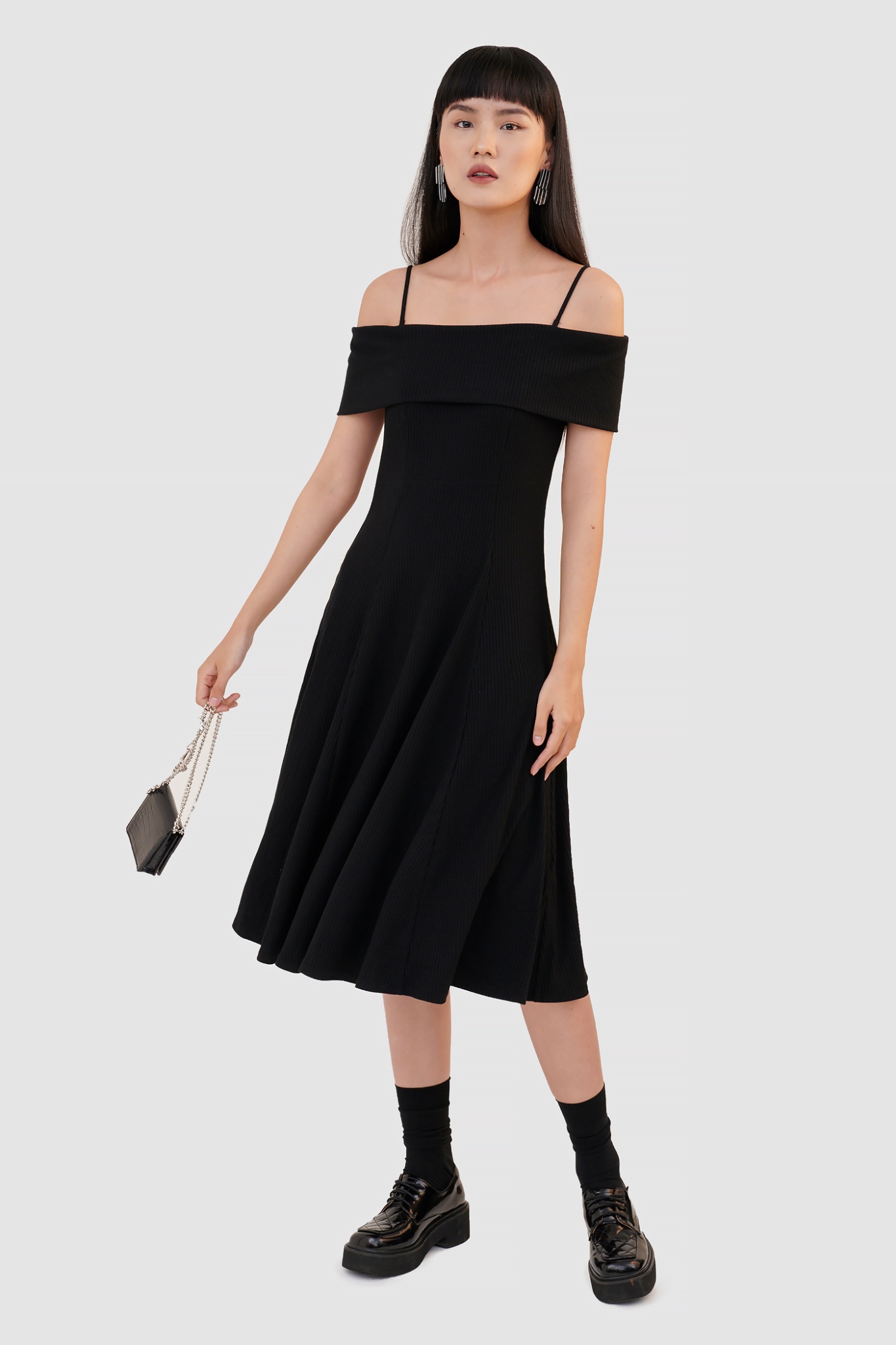 Đầm knit midi trễ vai