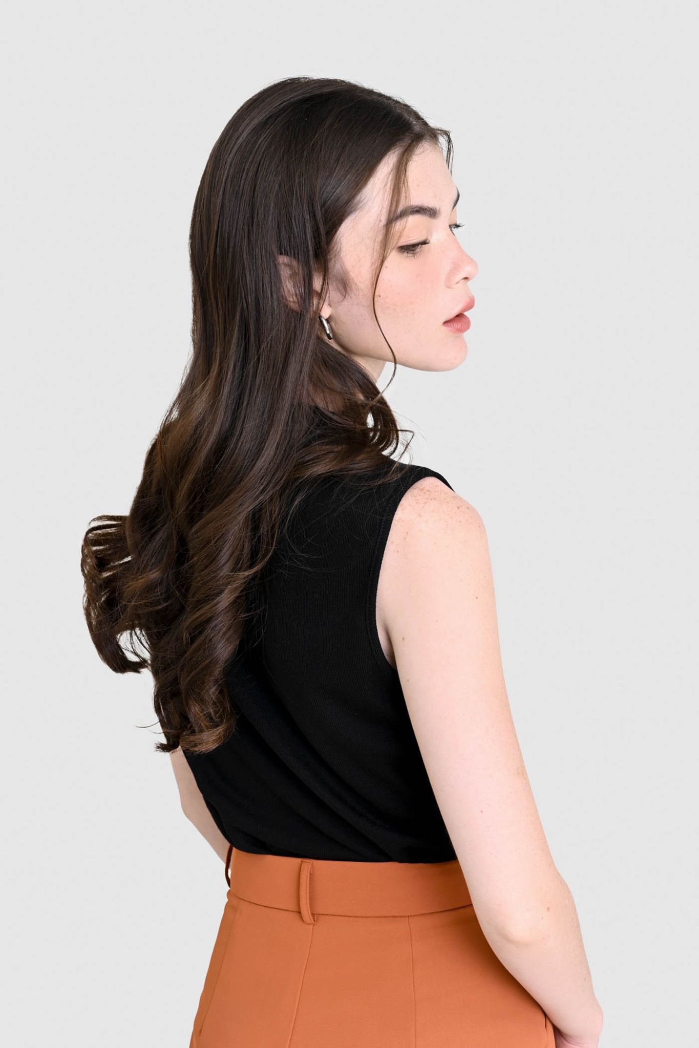  Áo thun sát nách cổ lọ 