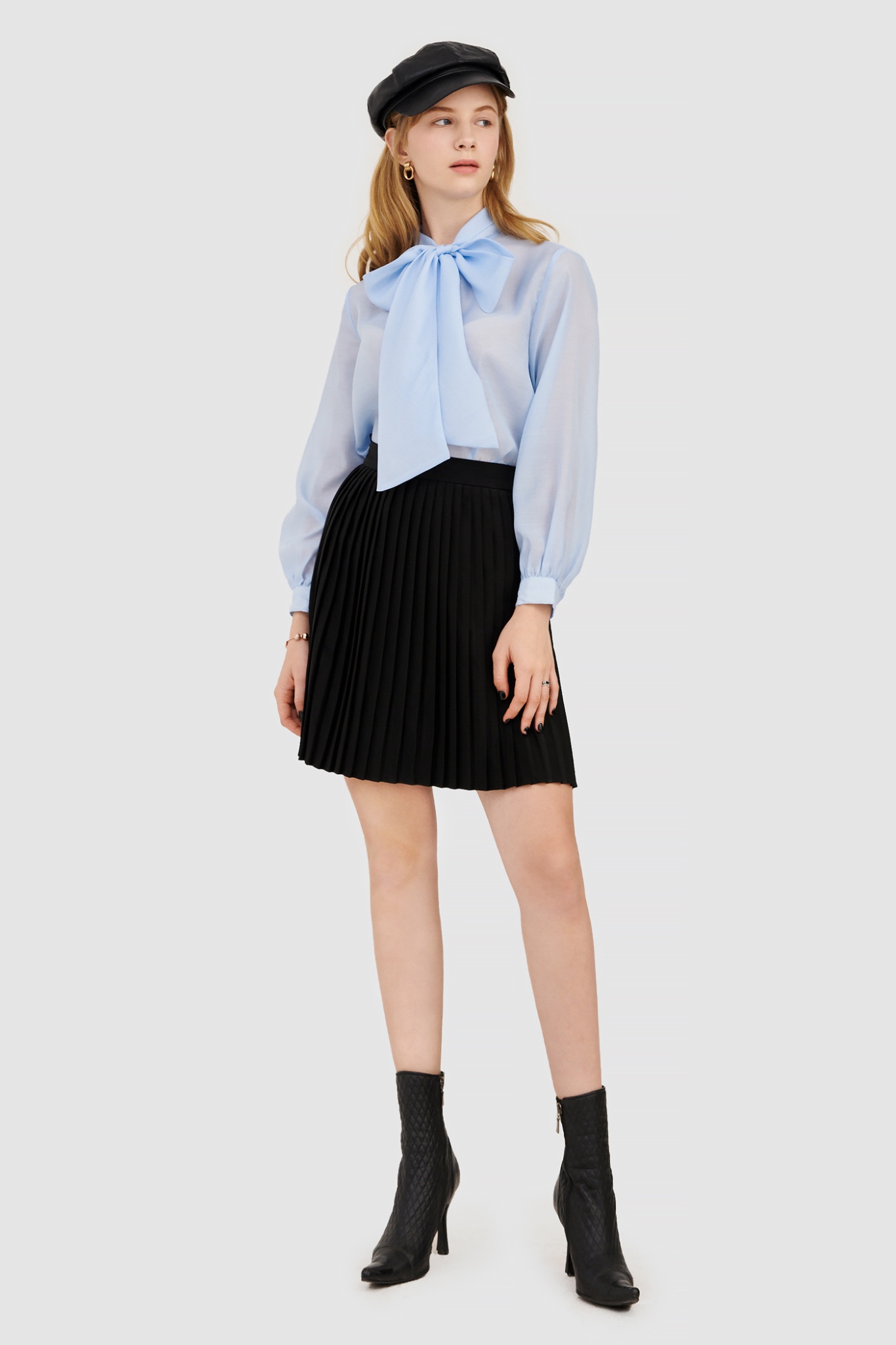 Váy satin mini dập ly