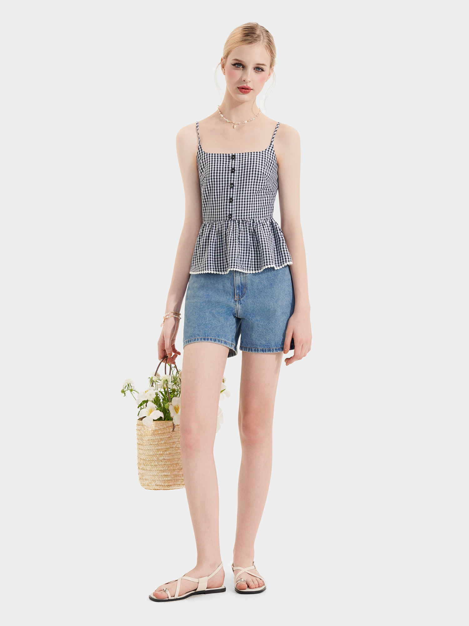 Áo 2 dây caro đính hàng nút phối ren