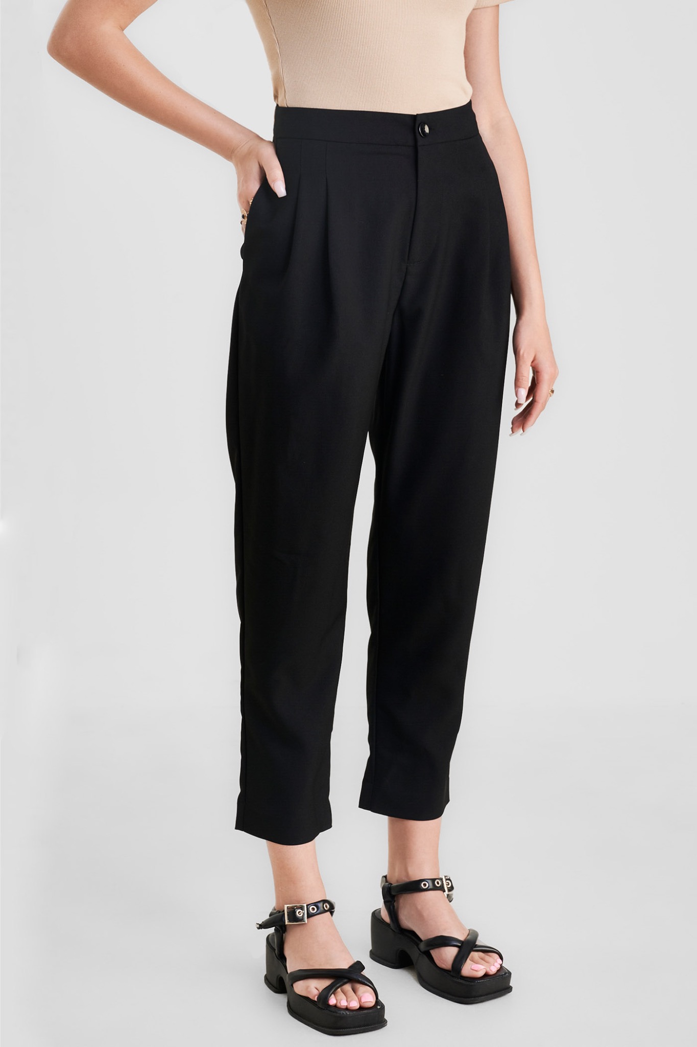 Quần form baggy xếp 4 ly