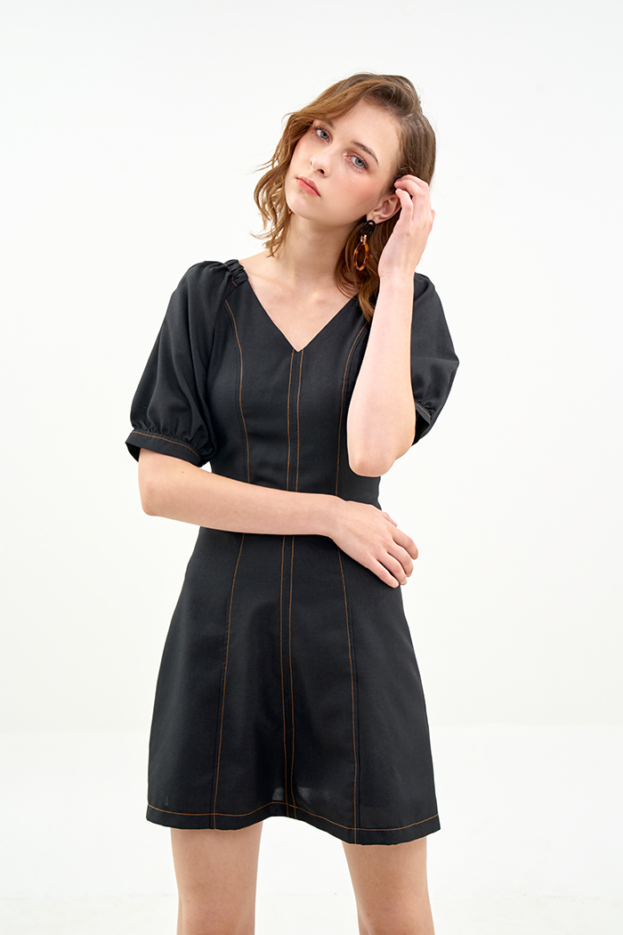 Đầm cổ tim diễu chỉ nỗi tay lỡ