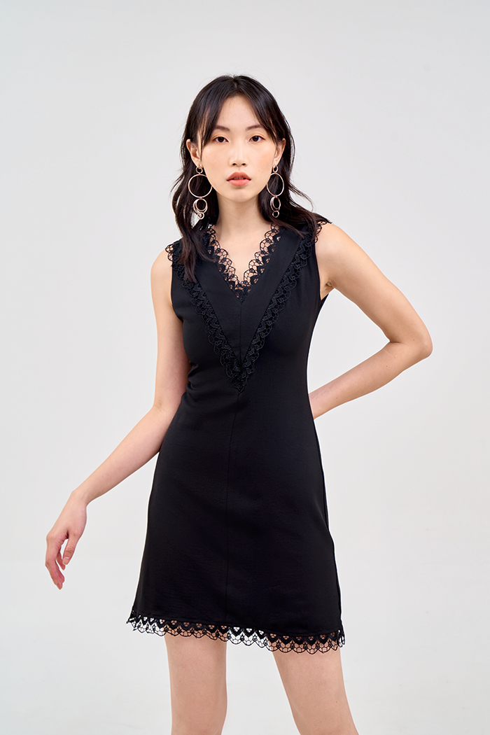 Đầm sát nách cổ tim phối ren ngực và lai