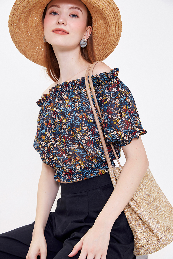 Áo croptop bẹt vai voan hoa