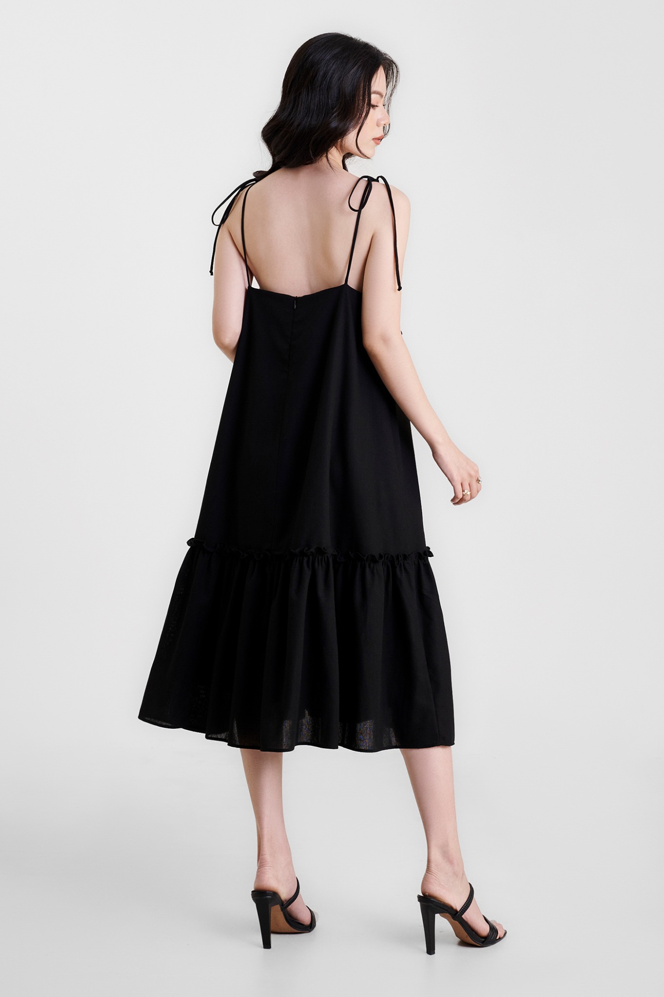 Đầm linen midi 2 dây xẻ V