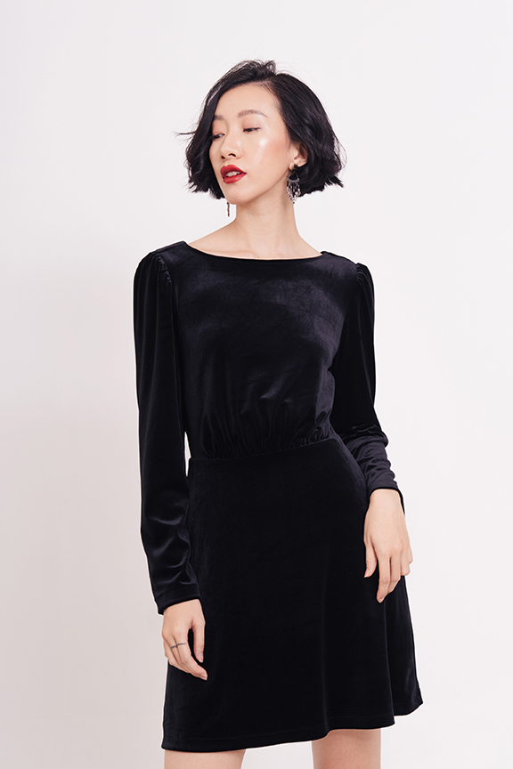 Đầm nhung tay lỡ đính dây kim loại