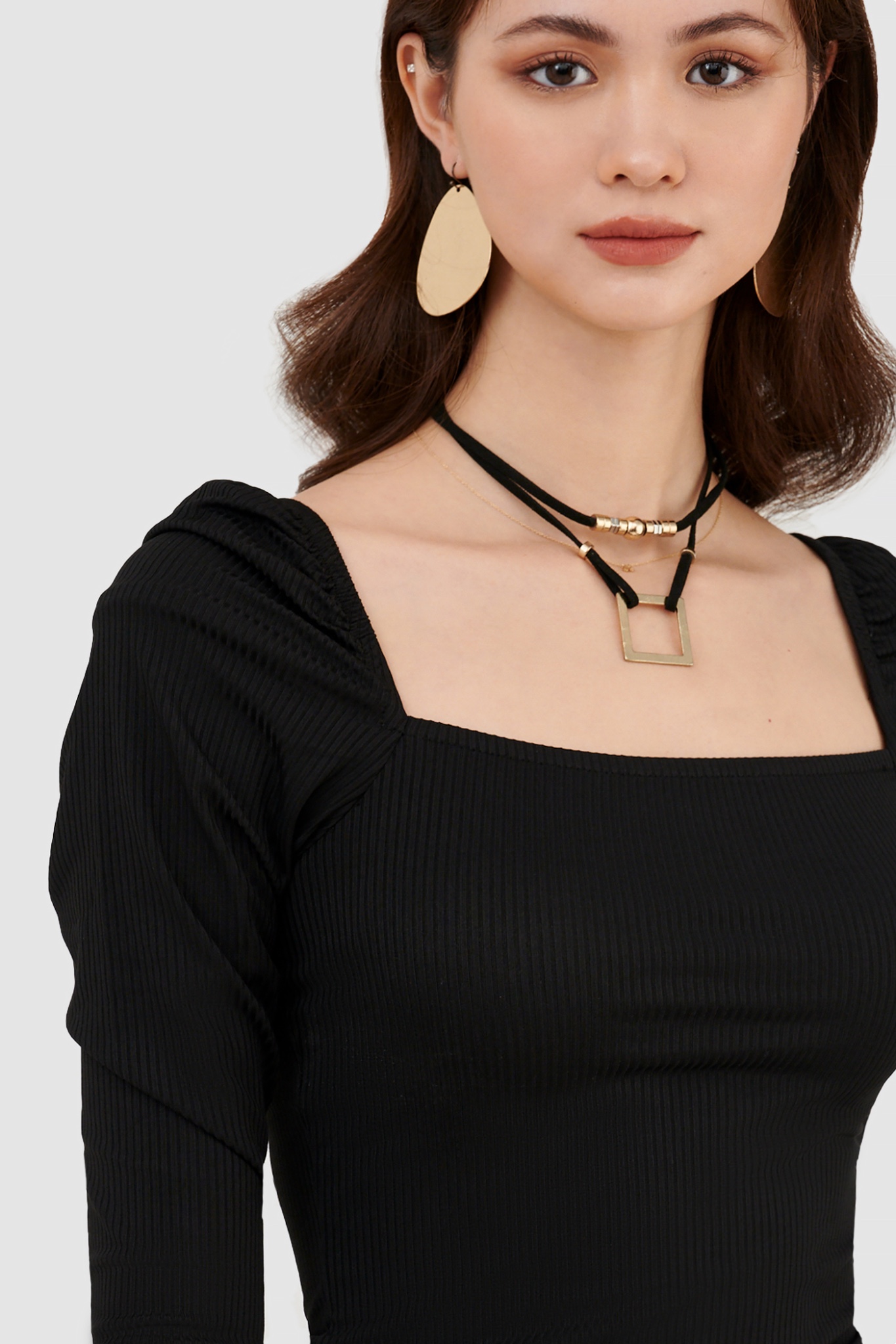 Áo thun gân cổ vuông