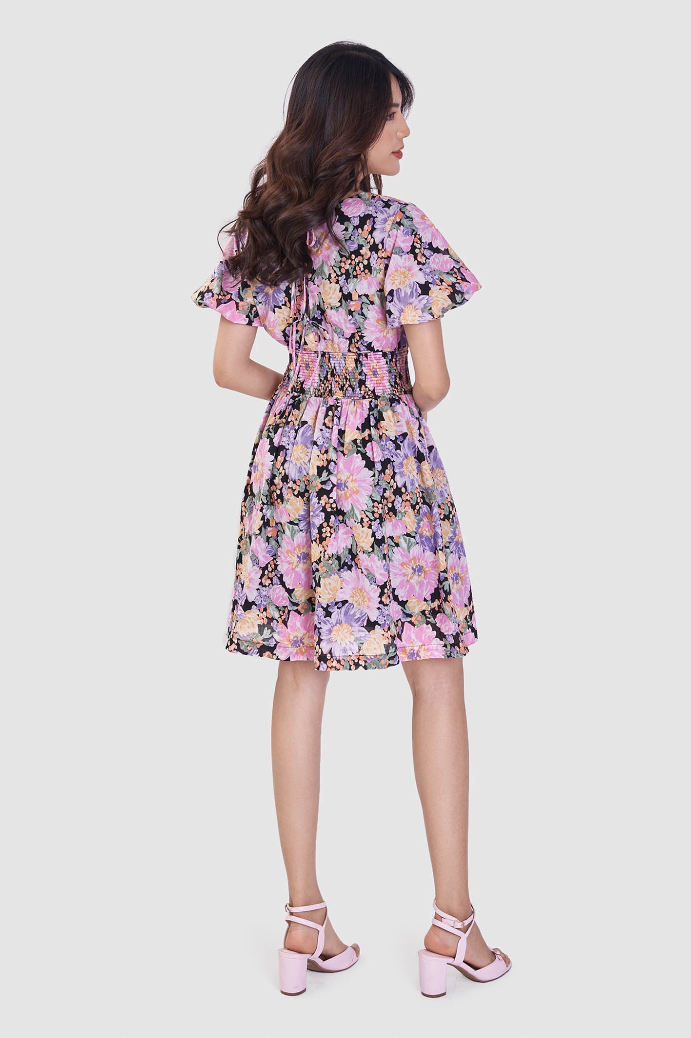 Đầm họa tiết hoa smocking eo thắt nơ lưng