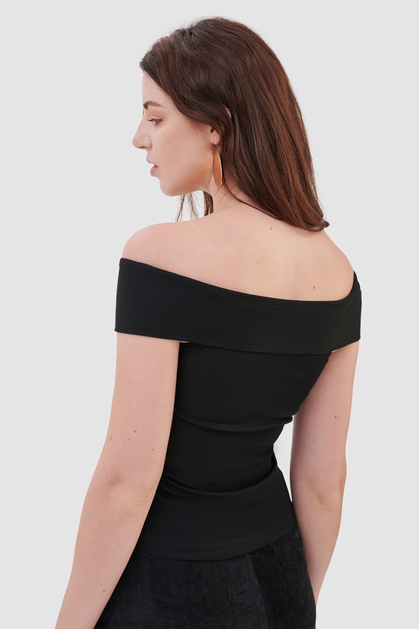 Áo thun knit trễ vai