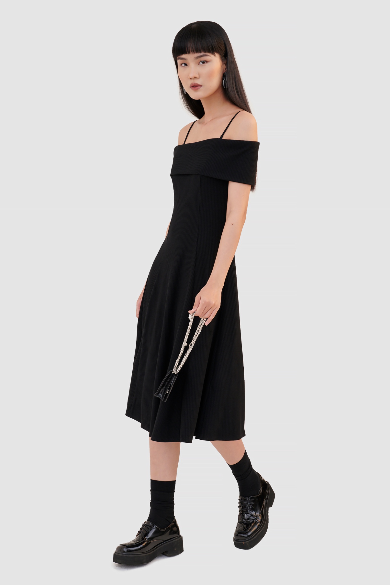 Đầm knit midi trễ vai