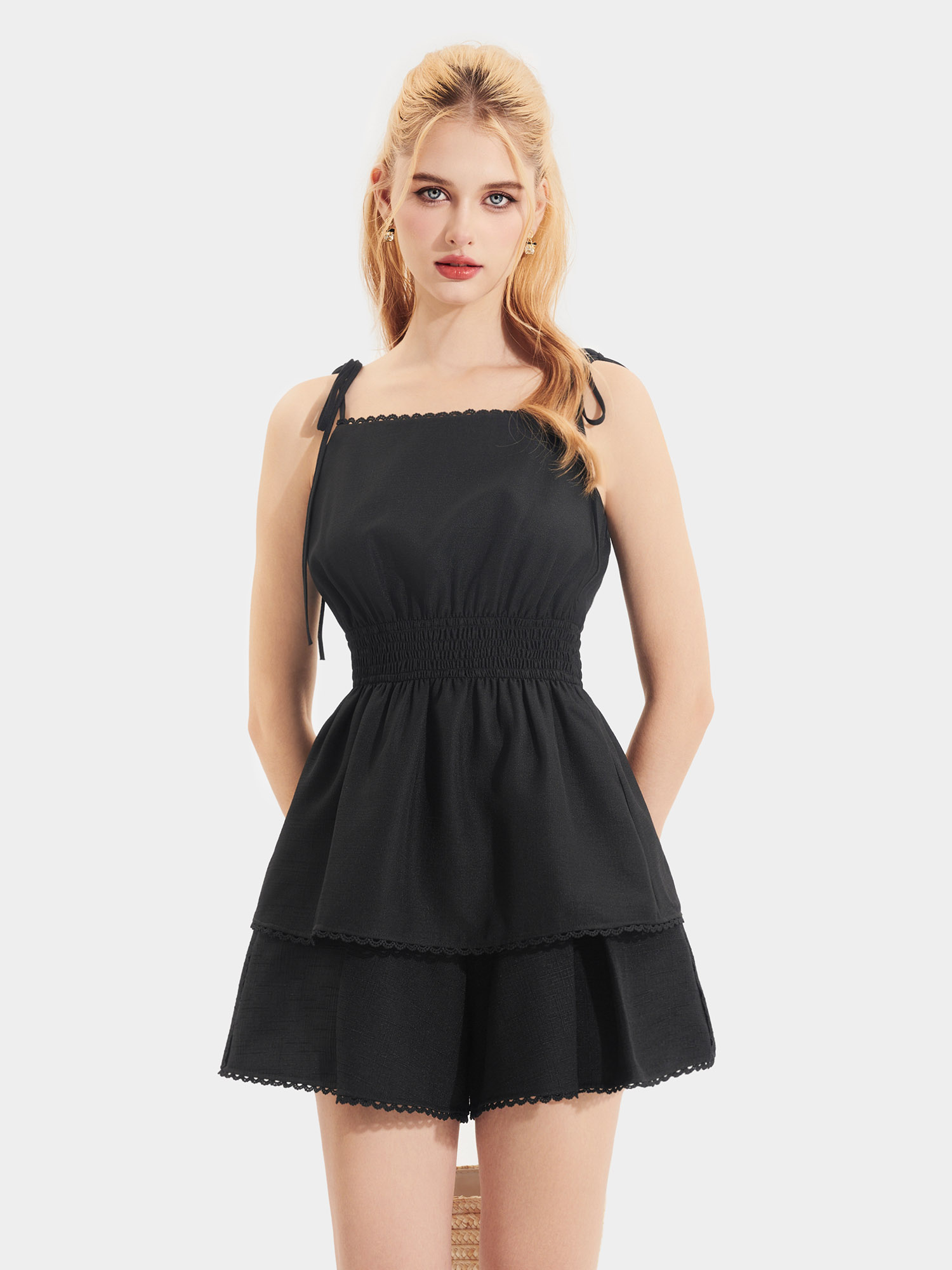 Quần short xếp li 2 túi viền ren