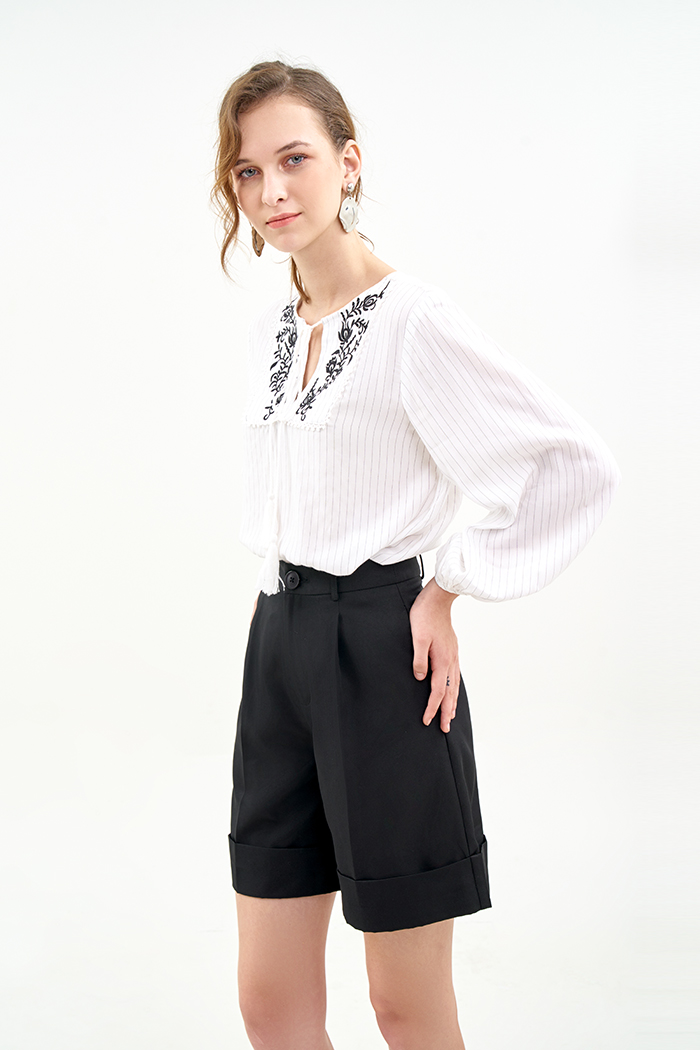 Quần short ống rộng lật lai