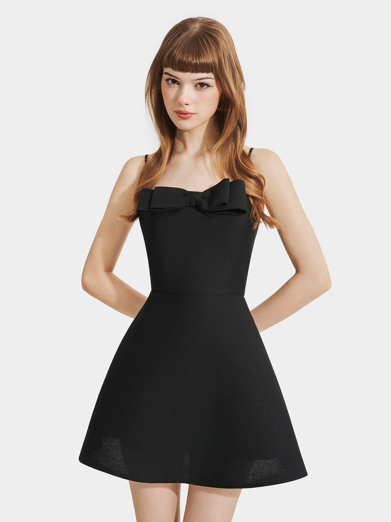  Đầm mini 2 dây form A đính nơ ngực 