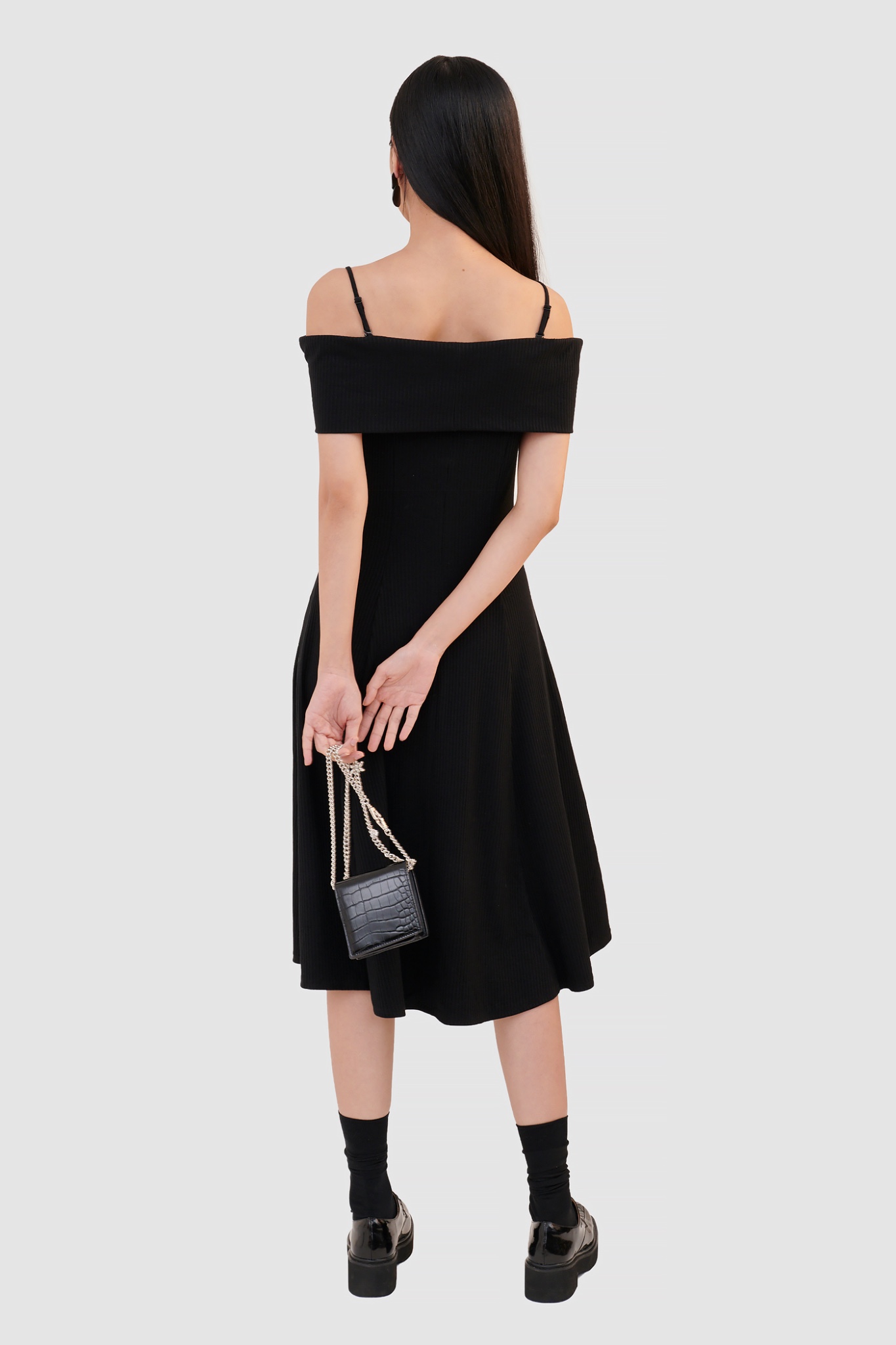 Đầm knit midi trễ vai