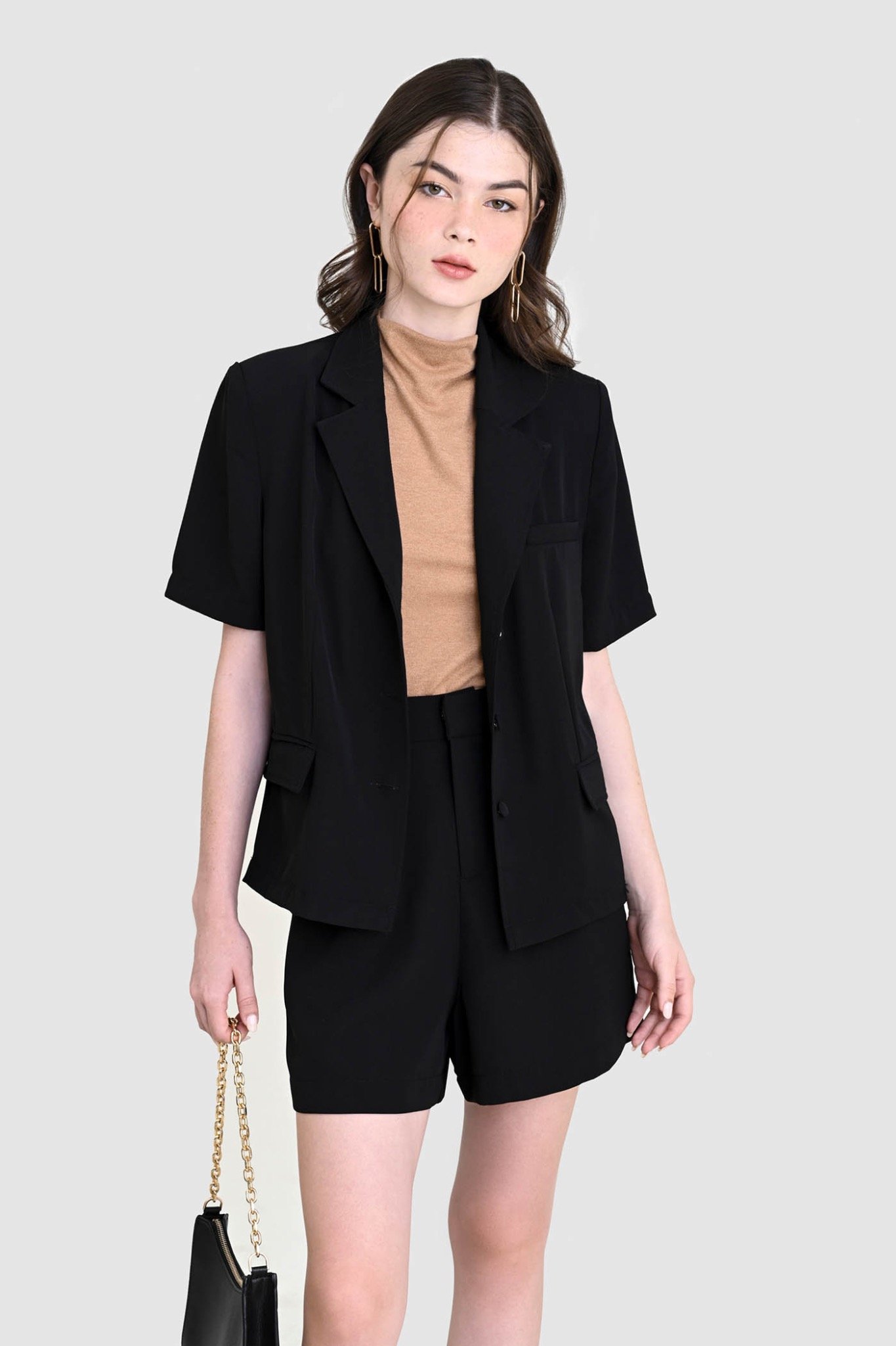 Áo blazer kiểu tay ngắn 3 nút trước