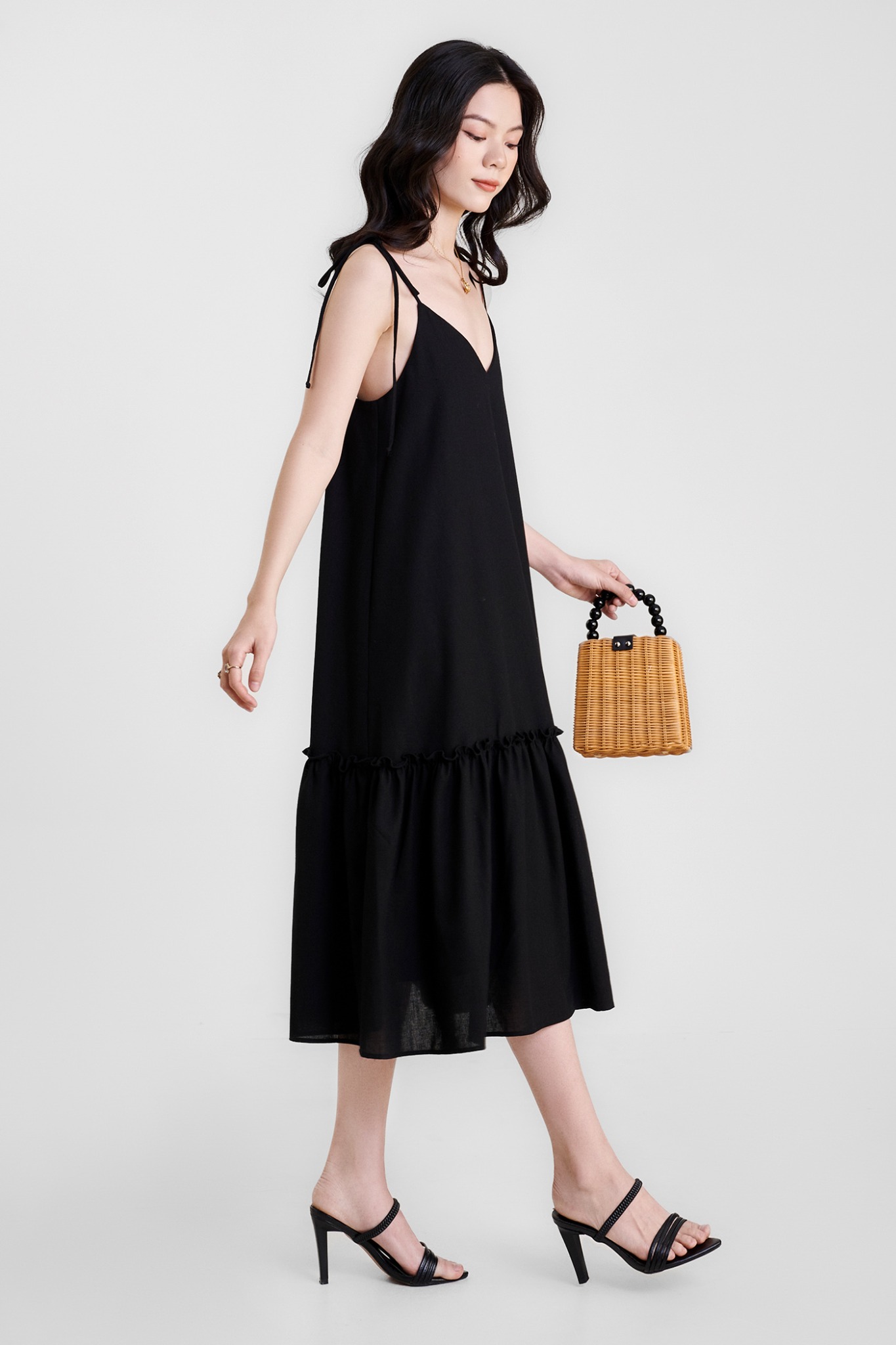 Đầm linen midi 2 dây xẻ V
