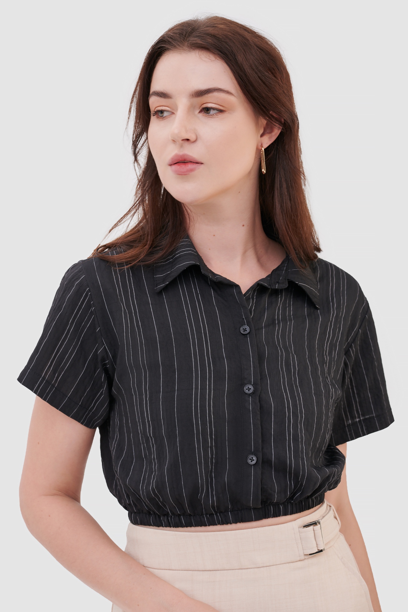 Áo sơ mi crop nhún eo