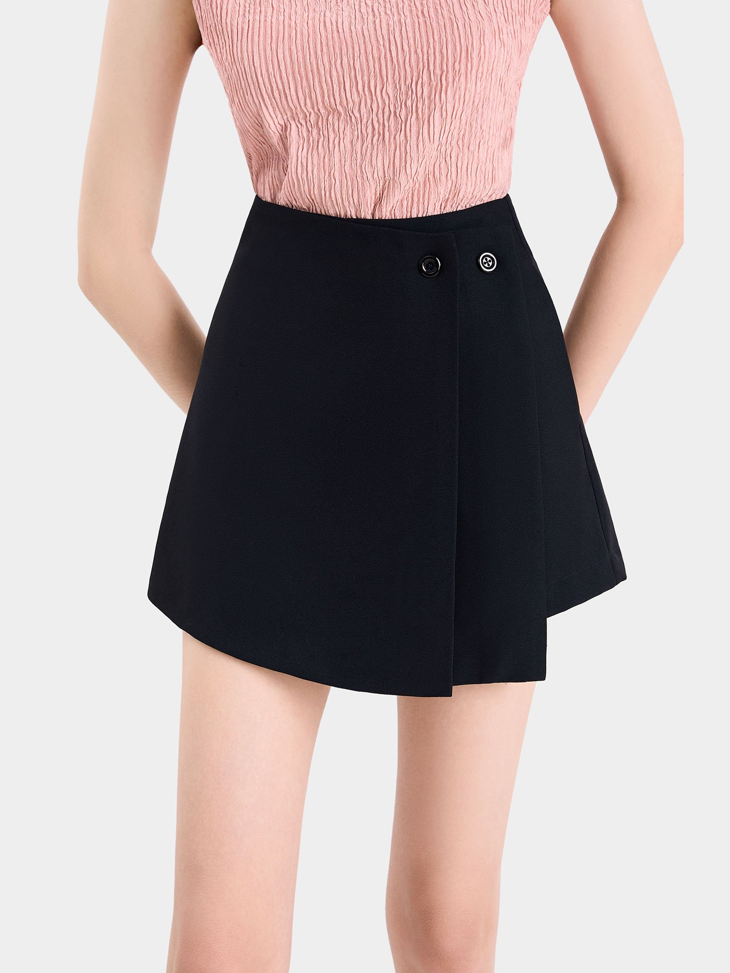 Váy skort đắp chéo xếp li đính nút