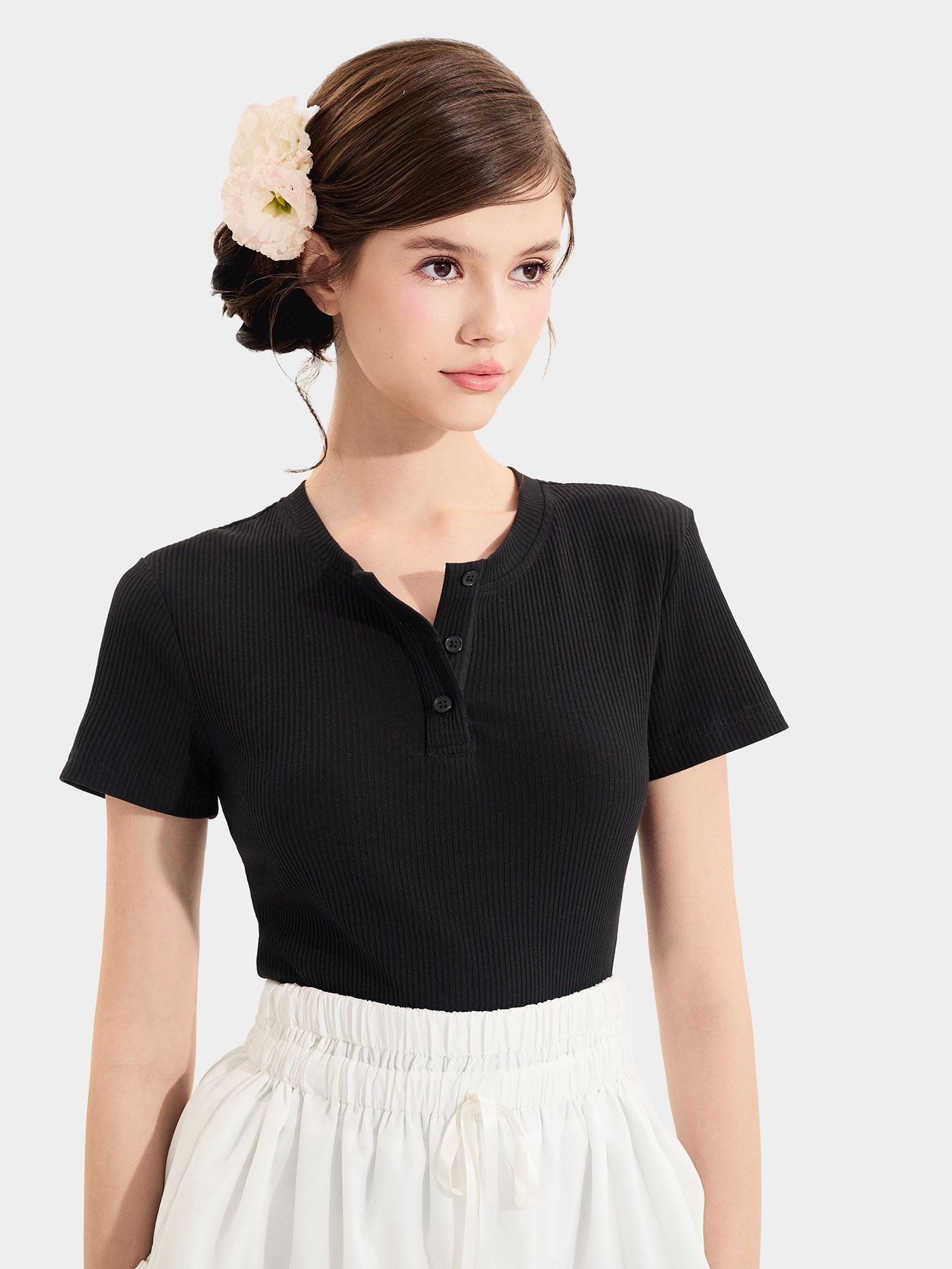  Áo thun gân tay ngắn cổ tròn cài nút 