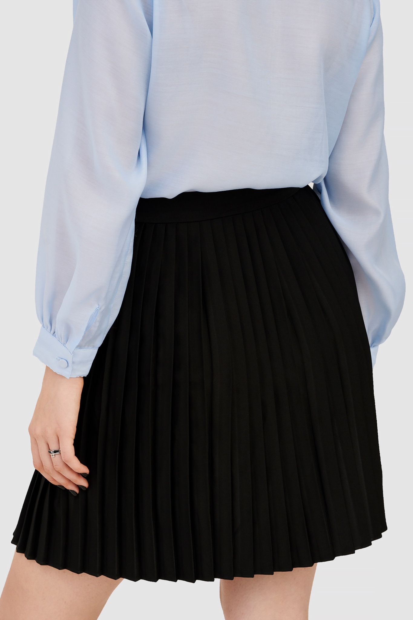 Váy satin mini dập ly