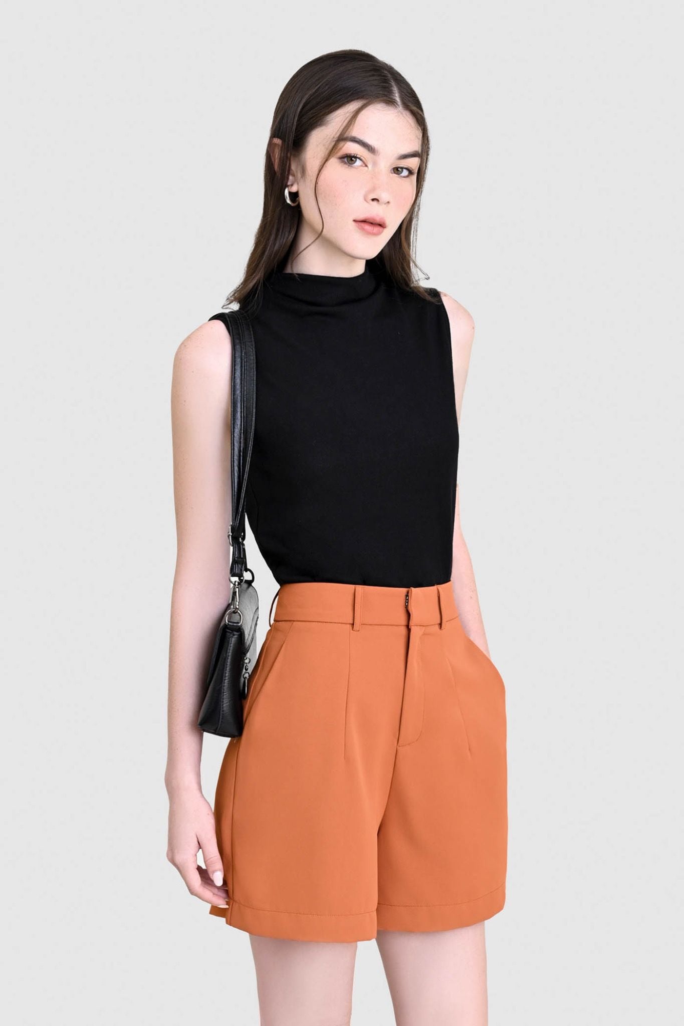  Áo thun sát nách cổ lọ 