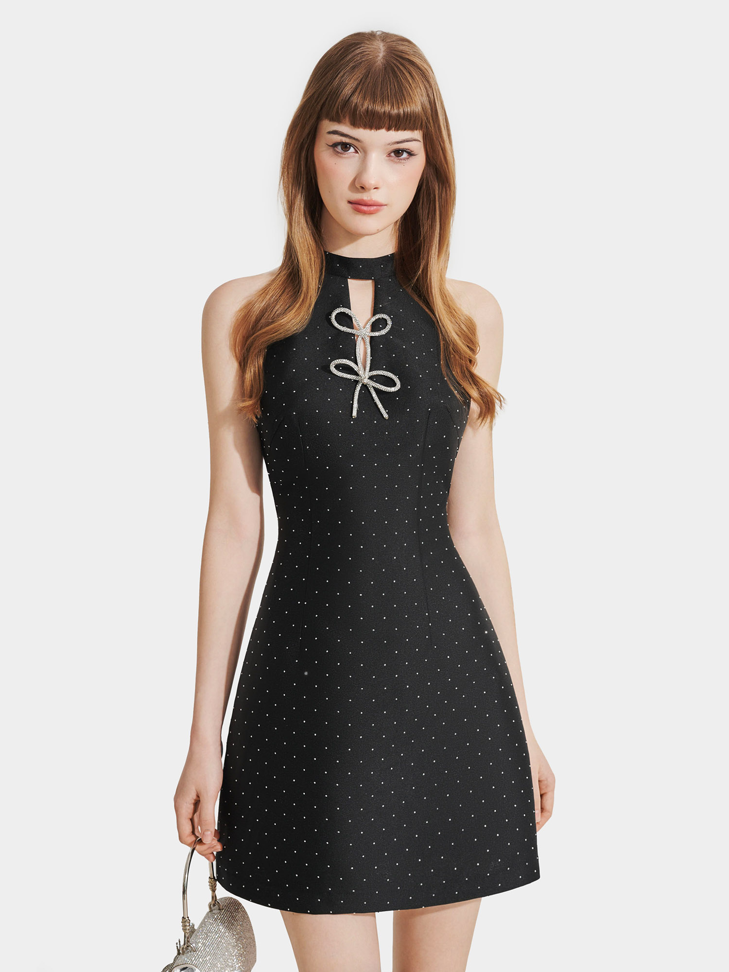 Đầm mini tafta kim sa cổ yếm đính nơ ngực