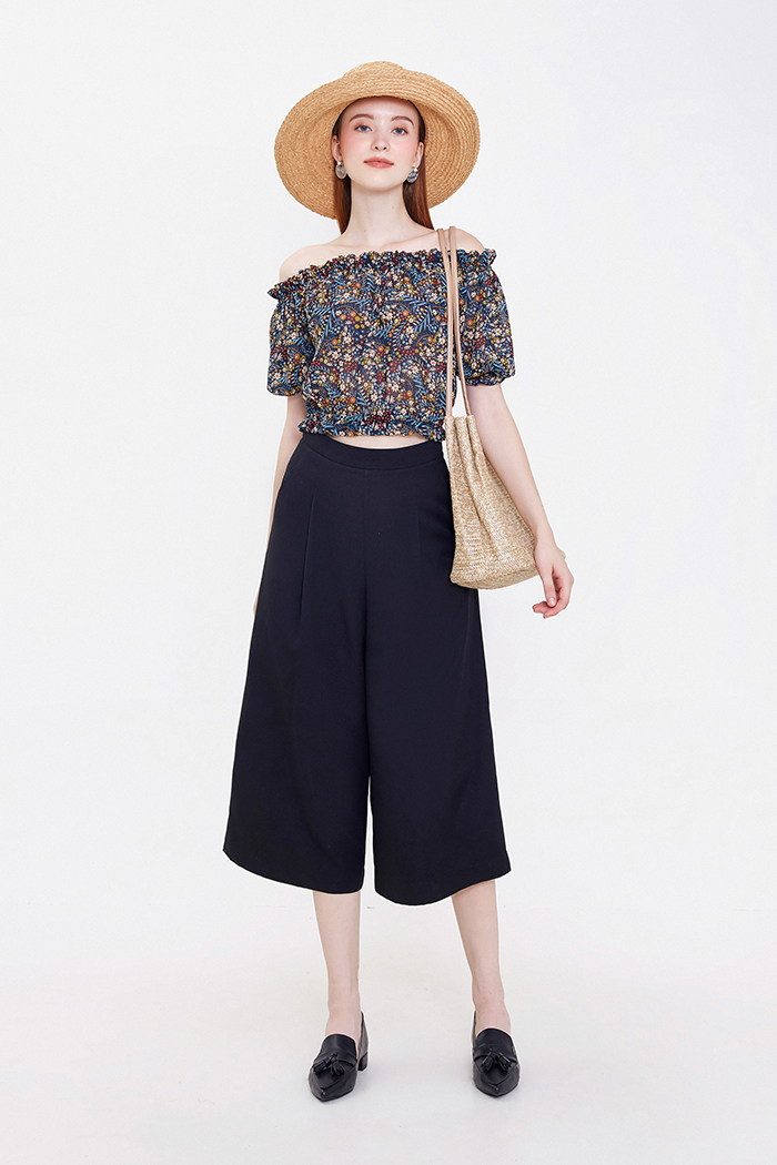 Áo croptop bẹt vai voan hoa