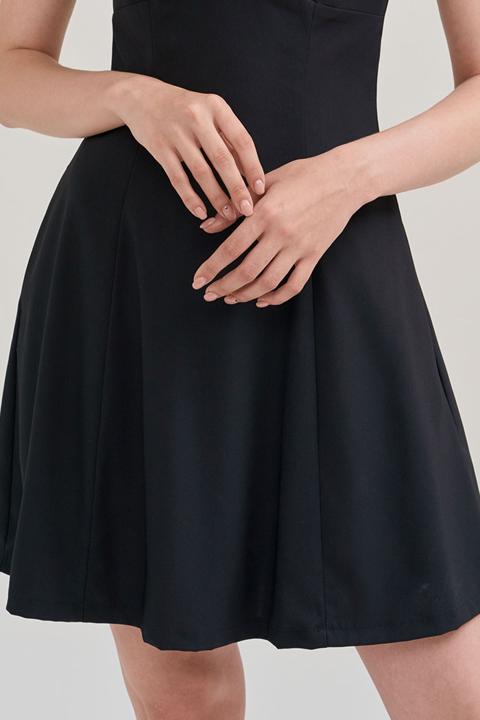 Đầm rút nhún ngực tay con rã cúp
