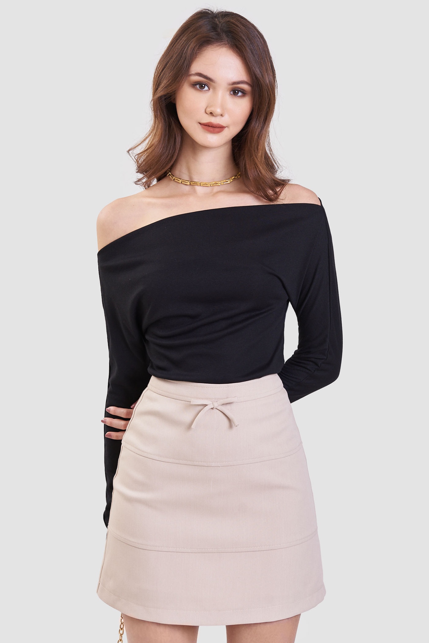 Áo thun tay dài cổ rộng trễ vai