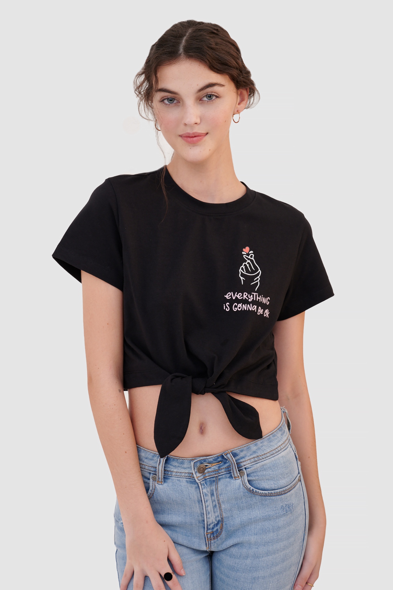 Áo thun graphic everything is gonna be ok cột nơ