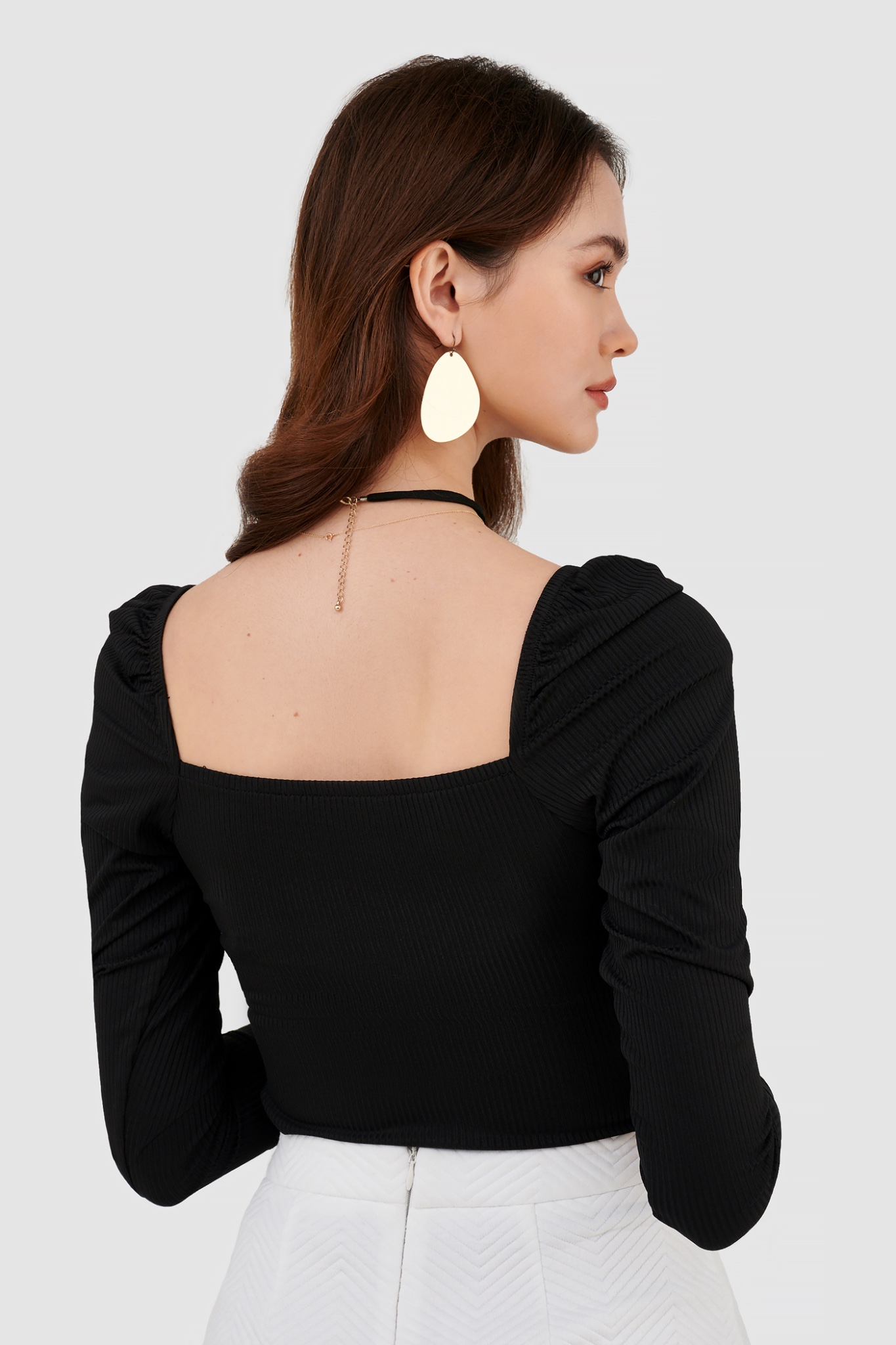Áo thun gân cổ vuông